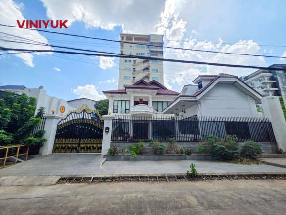 Spacious Toul Kork Villa Perfect for Business!