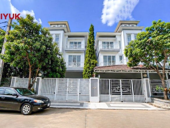 Modern Twin Villa Near AEON Mall
