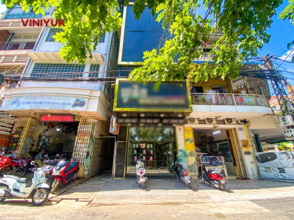 Prime Business Shophouse Near Central Market!