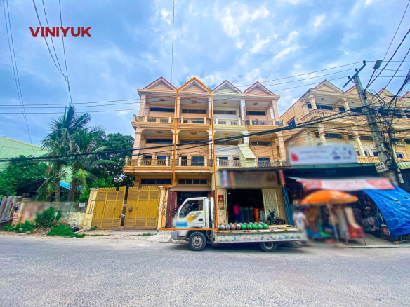 Spacious 5-Bed Flat in Boeung Tumpun