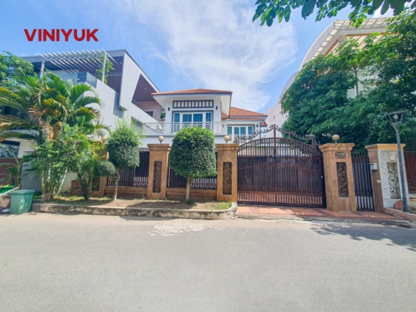 Spacious Modern Villa in Prime Toul Kork