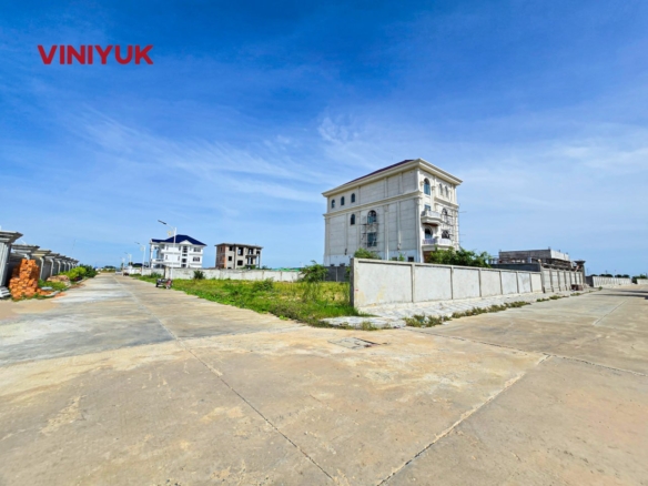 Prime Corner Plot in Rapidly Growing Chroy Changvar!