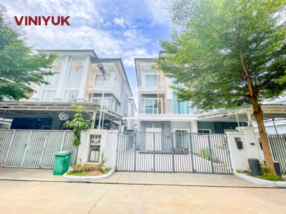 Stylish Decorated Twin Villa in Sen Sok