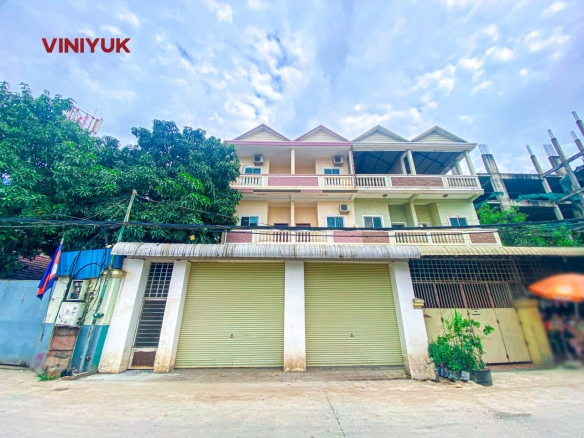 Ultra-Spacious 6-Bedroom Flat Near Mega Mall