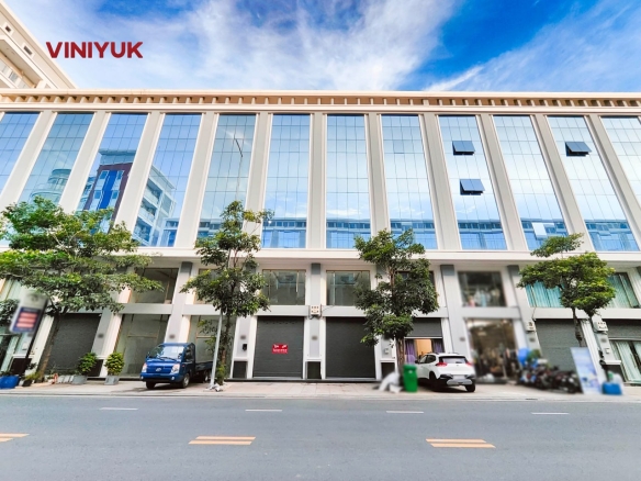 Brand-New 8-Room Shophouse in Russey Keo