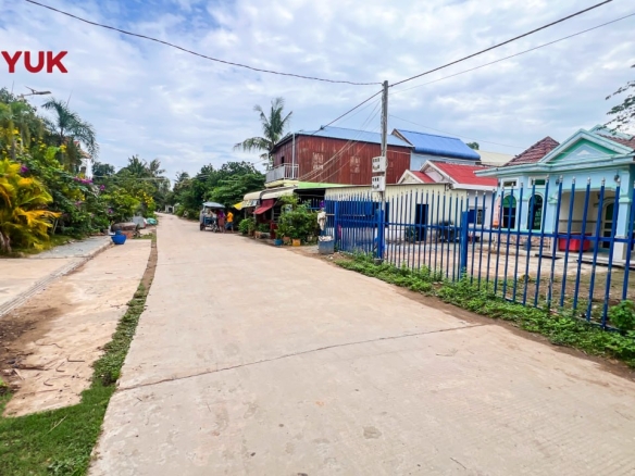 Prime Waterfront Land Plot in Chroy Changvar