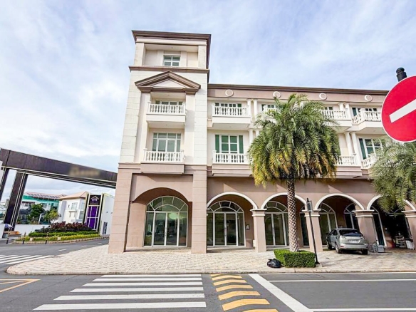Modern Shophouse in Prestigious Chroy Changvar