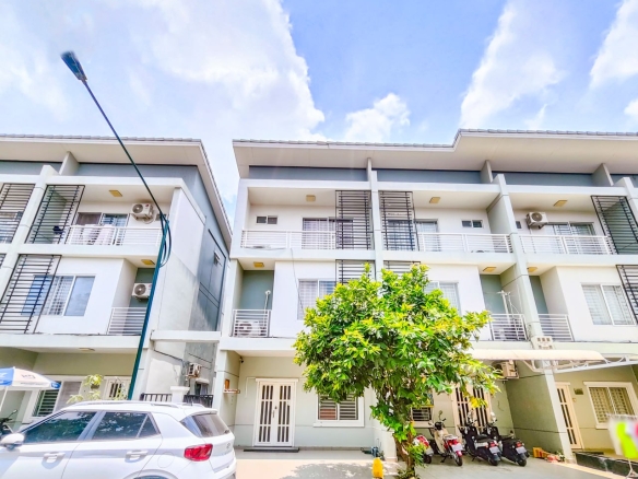 Modern High-Yield Link Villa on Street 598