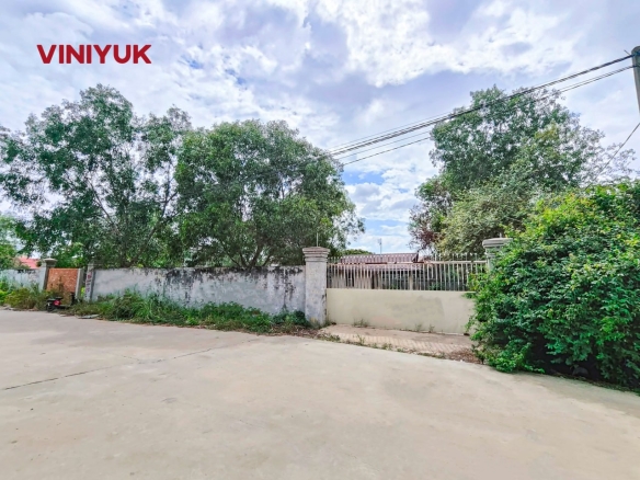 INVESTMENT LAND IN FAST-GROWING SEN SOK!