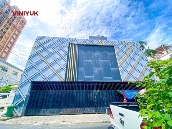 Prime BKK1 Location: High-Potential Commercial Space!