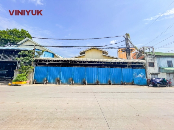 Spacious Commercial Warehouse in Sen Sok!