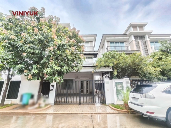 Modern Villa Living in Prime Location