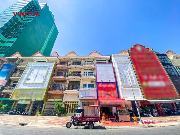 Prime Commercial House Near Central Market