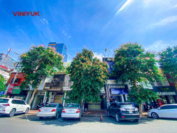 Prime Ground-Floor Shophouse Near Central Market!