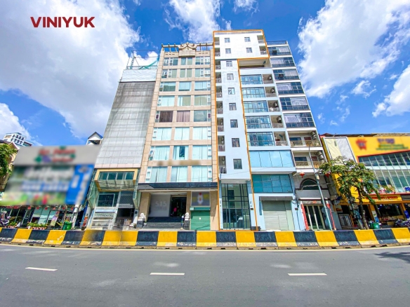 Prime Monivong Boulevard Commercial Building For Lease
