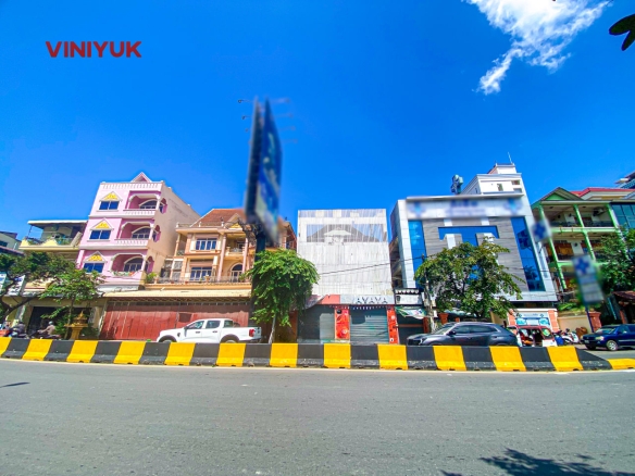 Huge Monivong Commercial Shophouse for Rent!