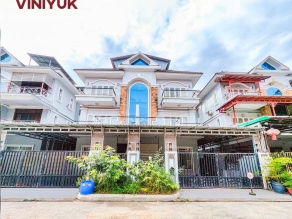Unbeatable Price Twin Villa Near AEON 2!