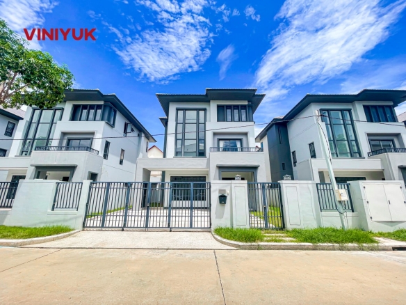 Luxury Queen Villa A in Prime Russey Keo!
