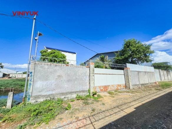 Prime Land Plot for Sale in Prek Pnov!