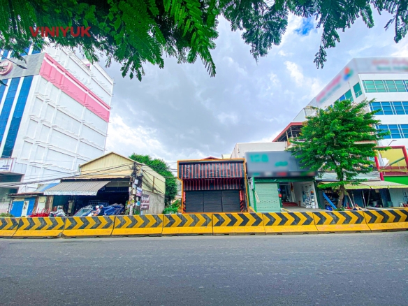 High Visibility Shophouse On Busy Street 271