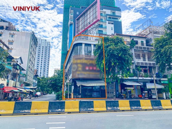 Massive Commercial Shophouse On Monivong Boulevard