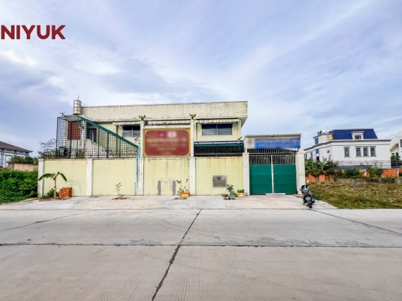 Prime Prime-Location Land & House on Chea Sophara (598)
