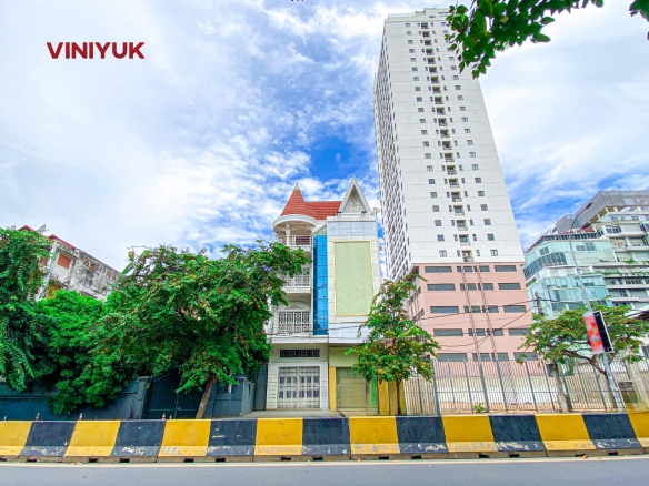 Prime Monivong Commercial Shophouse in Tonle Bassac
