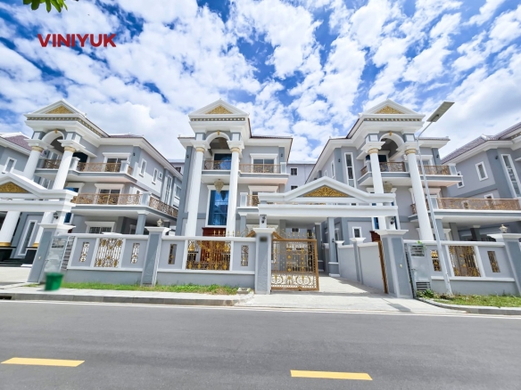 Luxurious Standalone Single Villa in Russey Keo