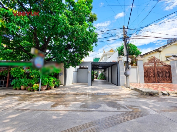 Prime Commercial Land Plot in Toul Kork