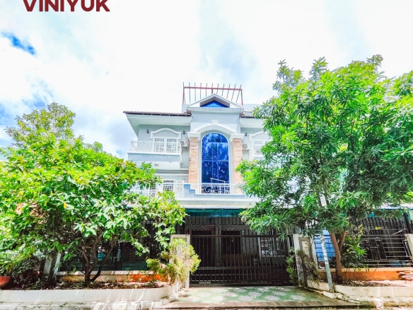 Stunning Park-View Twin Villa For Sale
