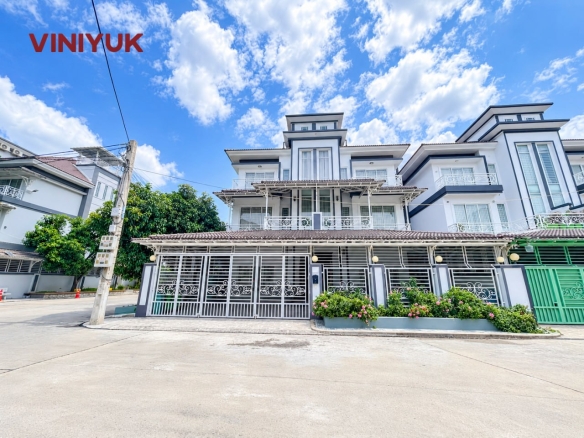 Spacious Twin Villa in Sen Sok Hub