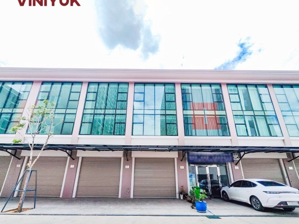 Brand New Business Home For Rent