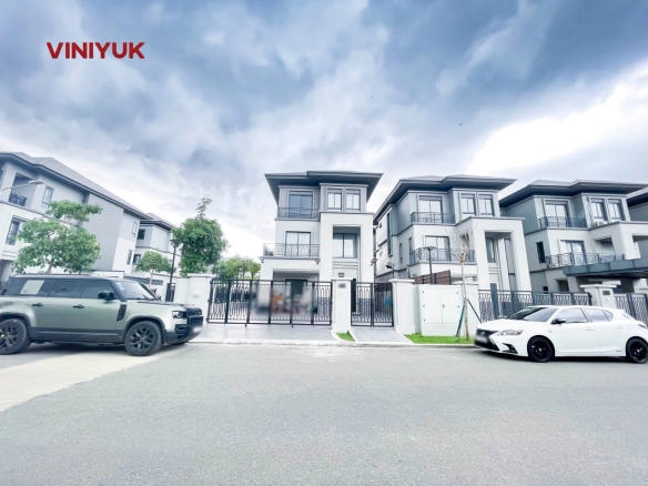 Stunning Queen Villa in Sensok Area