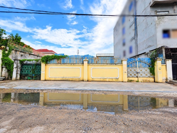 Prime Commercial Land in Vibrant Toul Kork