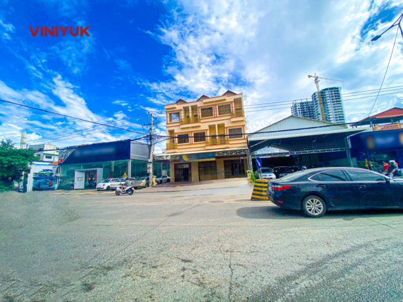 Massive Triple Shophouse on Oknha Mong Reththy