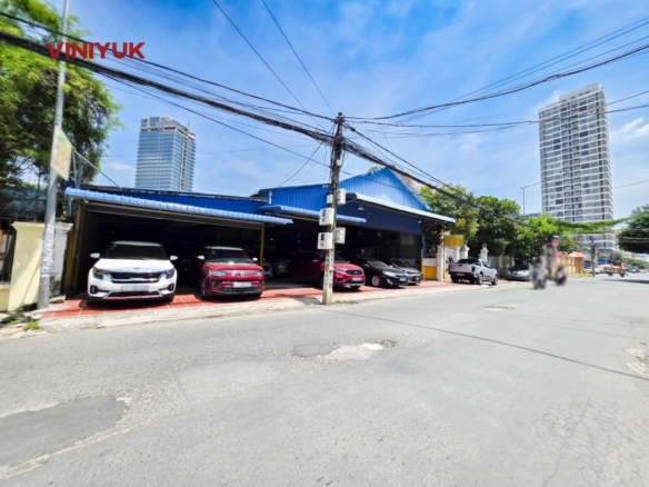 Warehouse Location on Street 608