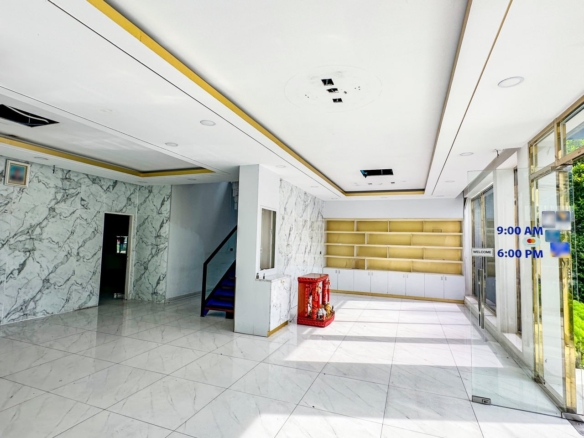 Massive 3-Story Main-Road Villa in Prime Toul Kork